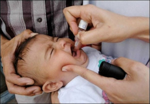 Child getting polio drops
